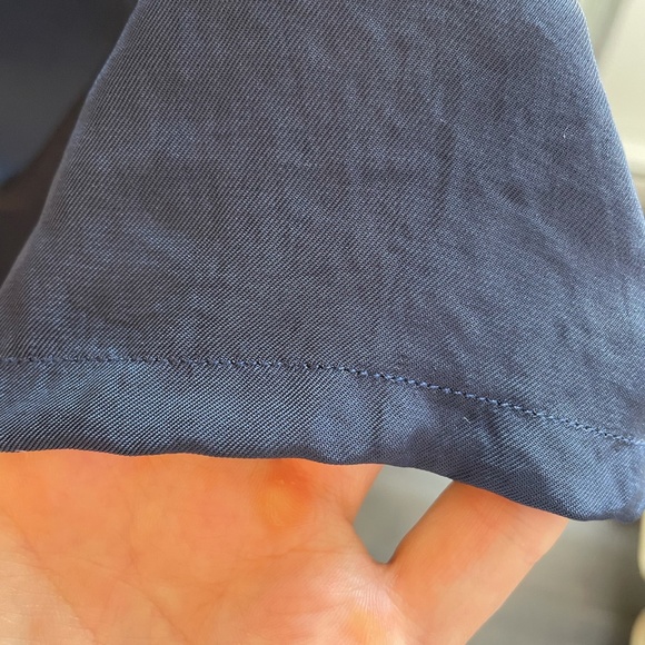 Everlane Japanese GoWeave Light V-Neck dress, navy - Picture 7 of 10